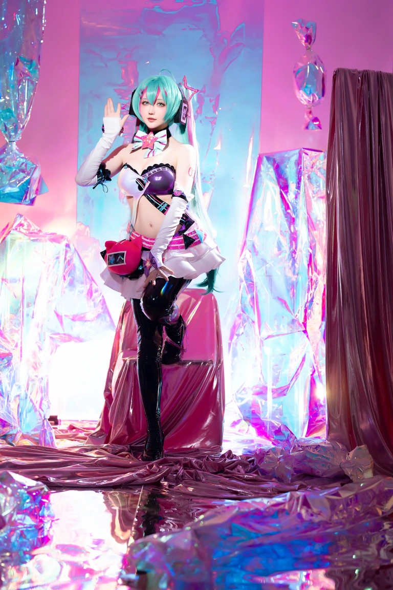 星之迟迟《2024年07月计划B Miku初音未来 喵斯快跑》主题写真：73张全套美图，含1个视频