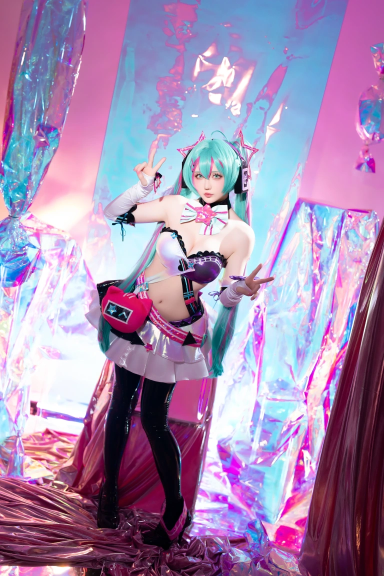 星之迟迟《2024年07月计划B Miku初音未来 喵斯快跑》主题写真：73张全套美图，含1个视频