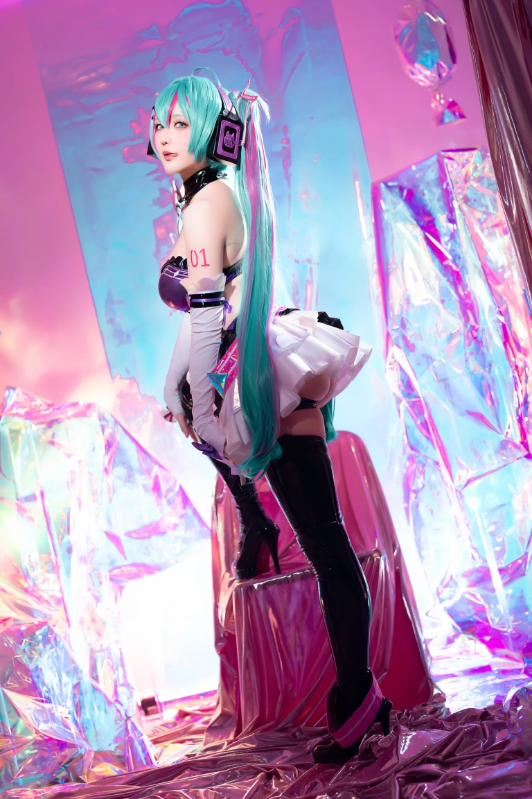 星之迟迟《2024年07月计划B Miku初音未来 喵斯快跑》主题写真：73张全套美图，含1个视频