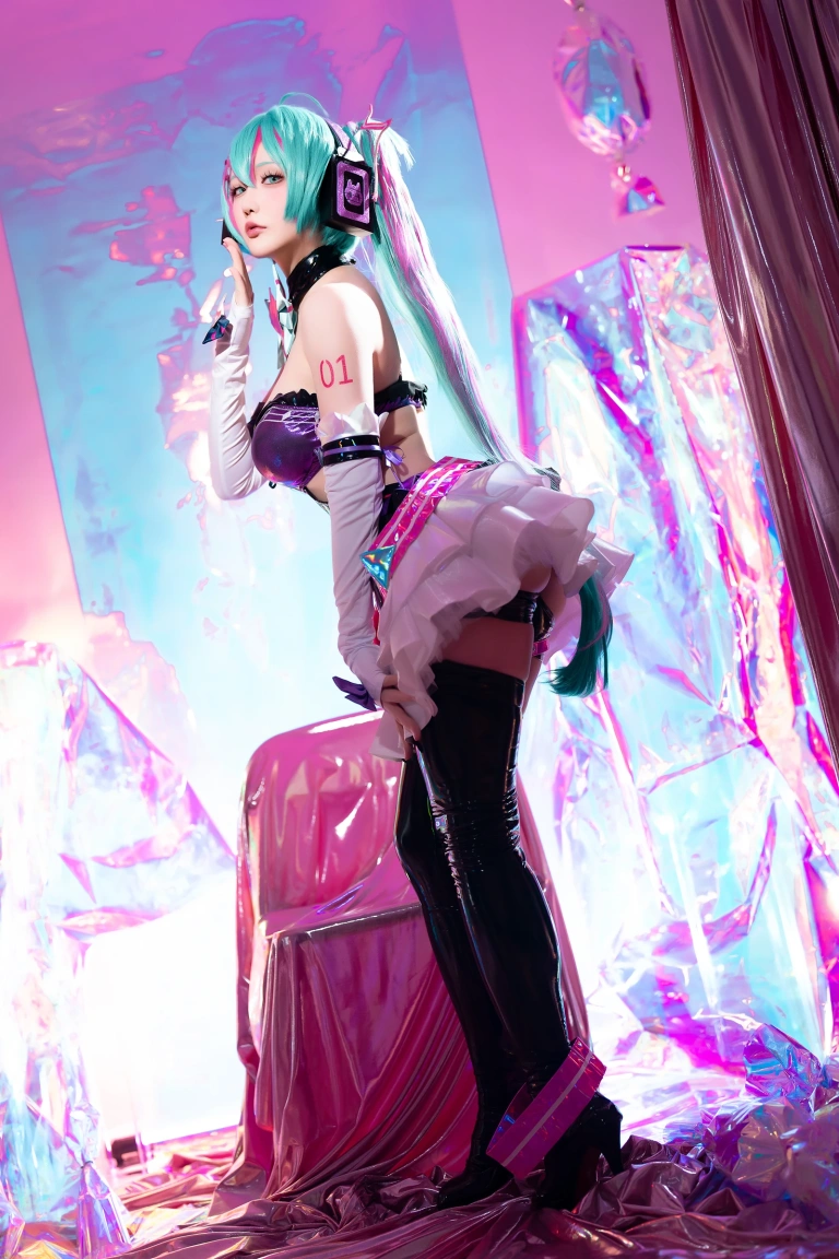 星之迟迟《2024年07月计划B Miku初音未来 喵斯快跑》主题写真：73张全套美图，含1个视频