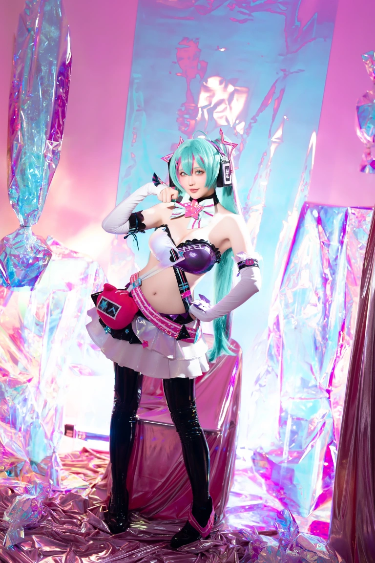星之迟迟《2024年07月计划B Miku初音未来 喵斯快跑》主题写真：73张全套美图，含1个视频