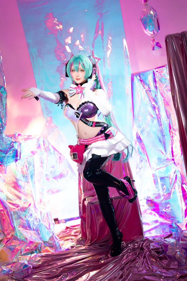 星之迟迟《2024年07月计划B Miku初音未来 喵斯快跑》主题写真：73张全套美图，含1个视频