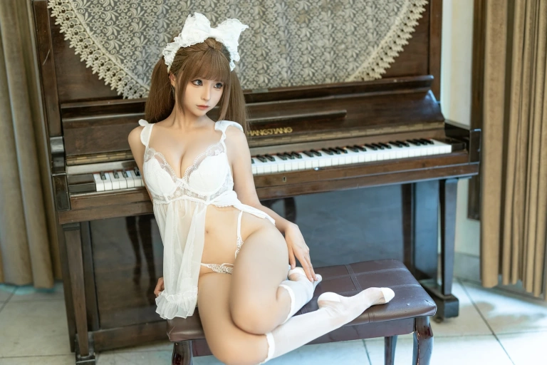 蠢沫沫《三月T1订阅《白娇妻》》主题写真：47张全套美图