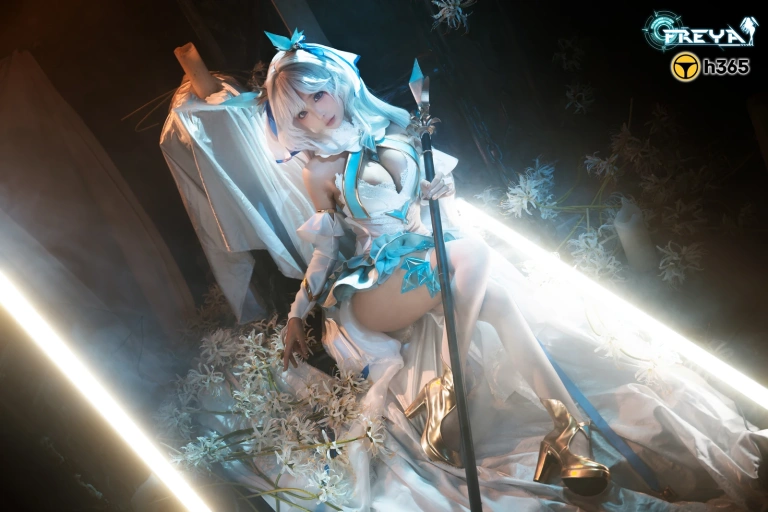 蠢沫沫《三月T3订阅《萝姬改》》主题写真：14张全套美图
