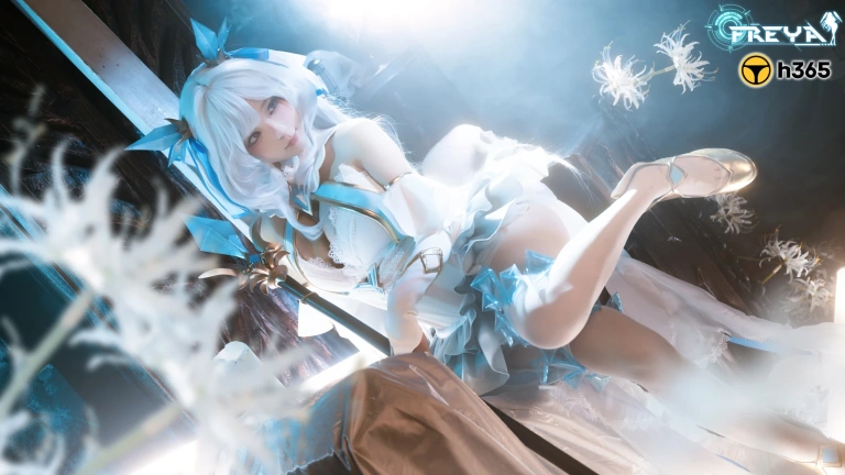 蠢沫沫《三月T3订阅《萝姬改》》主题写真：14张全套美图