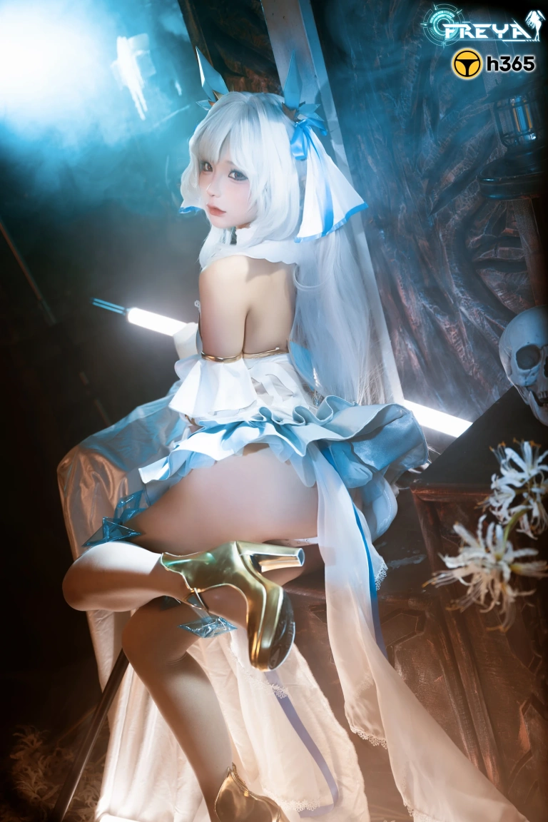 蠢沫沫《三月T3订阅《萝姬改》》主题写真：14张全套美图