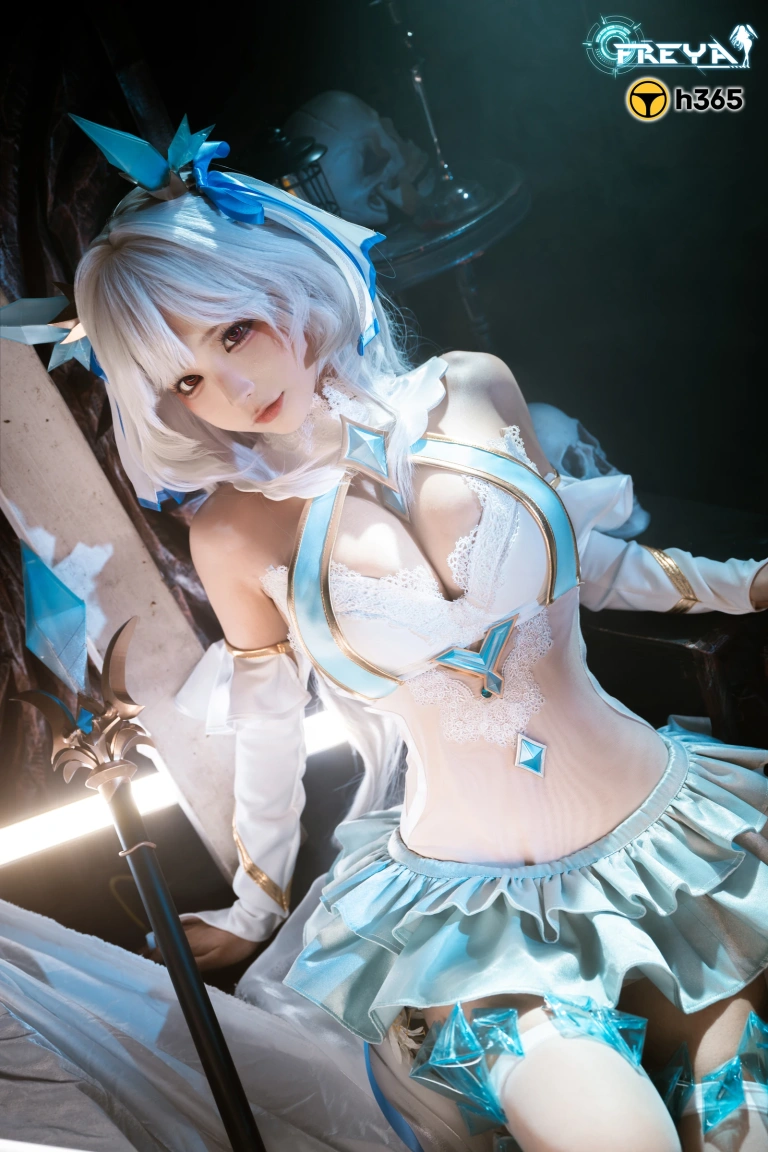 蠢沫沫《三月T3订阅《萝姬改》》主题写真：14张全套美图