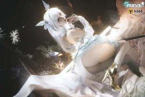 蠢沫沫《三月T3订阅《萝姬改》》主题写真：14张全套美图
