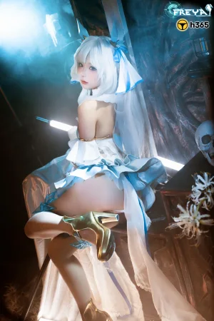 蠢沫沫《三月T3订阅《萝姬改》》主题写真：14张全套美图
