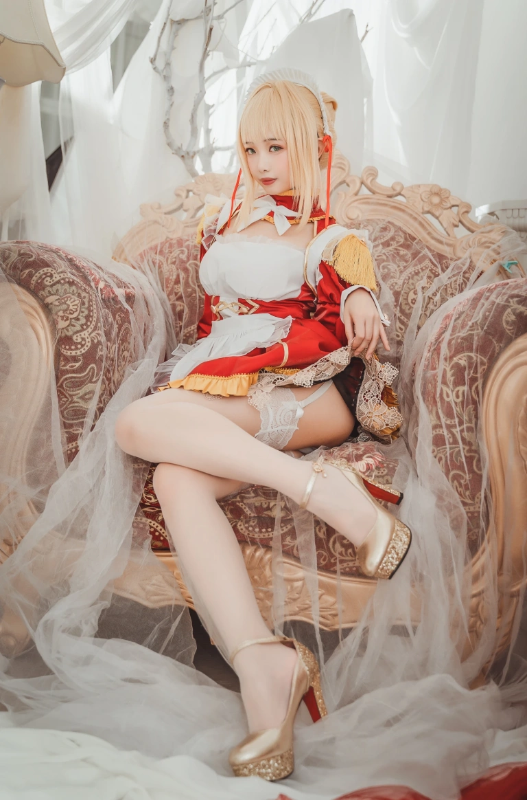 雯仔不讲道理《尼禄女仆》主题写真：20张全套美图