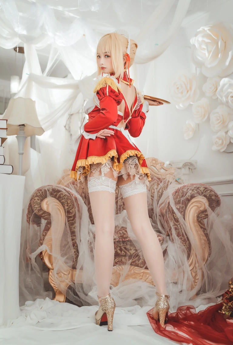 雯仔不讲道理《尼禄女仆》主题写真：20张全套美图