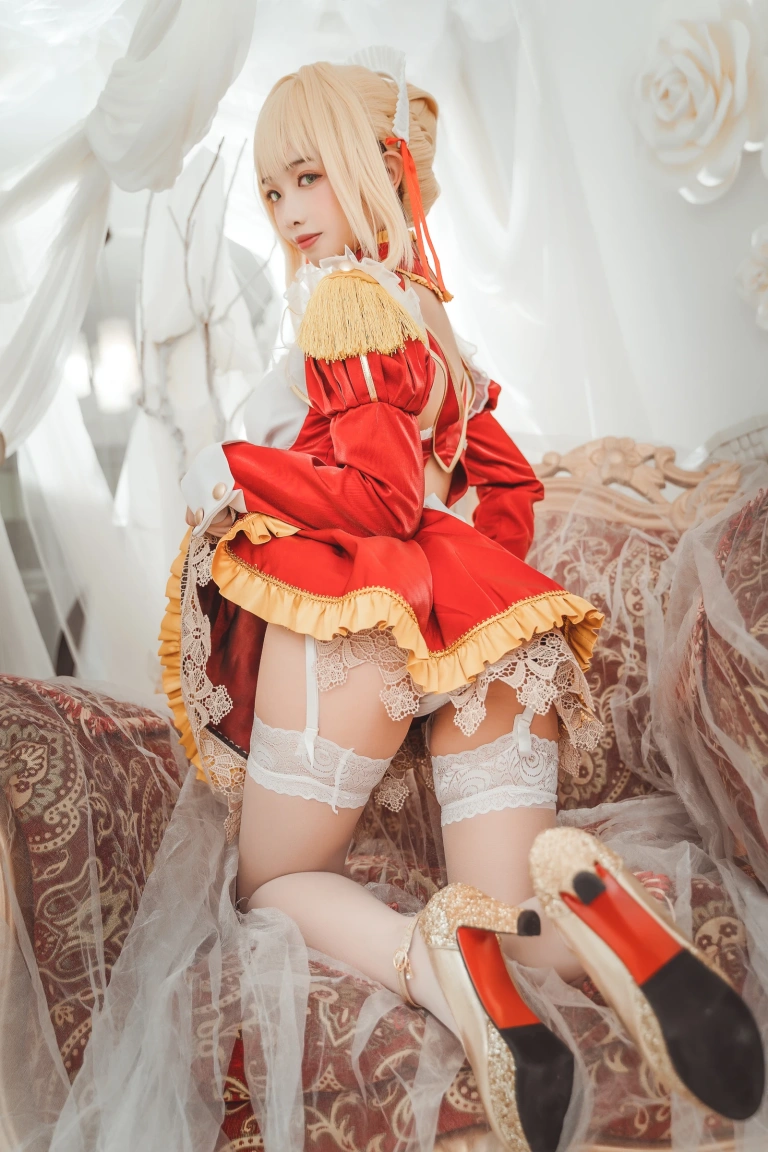 雯仔不讲道理《尼禄女仆》主题写真：20张全套美图