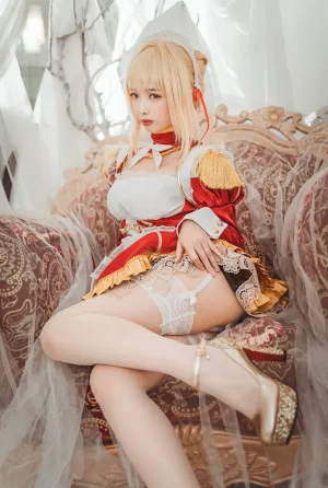 雯仔不讲道理《尼禄女仆》主题写真：20张全套美图