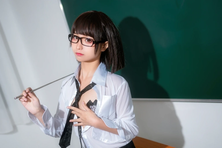 蠢沫沫《教师》主题写真：26张全套美图