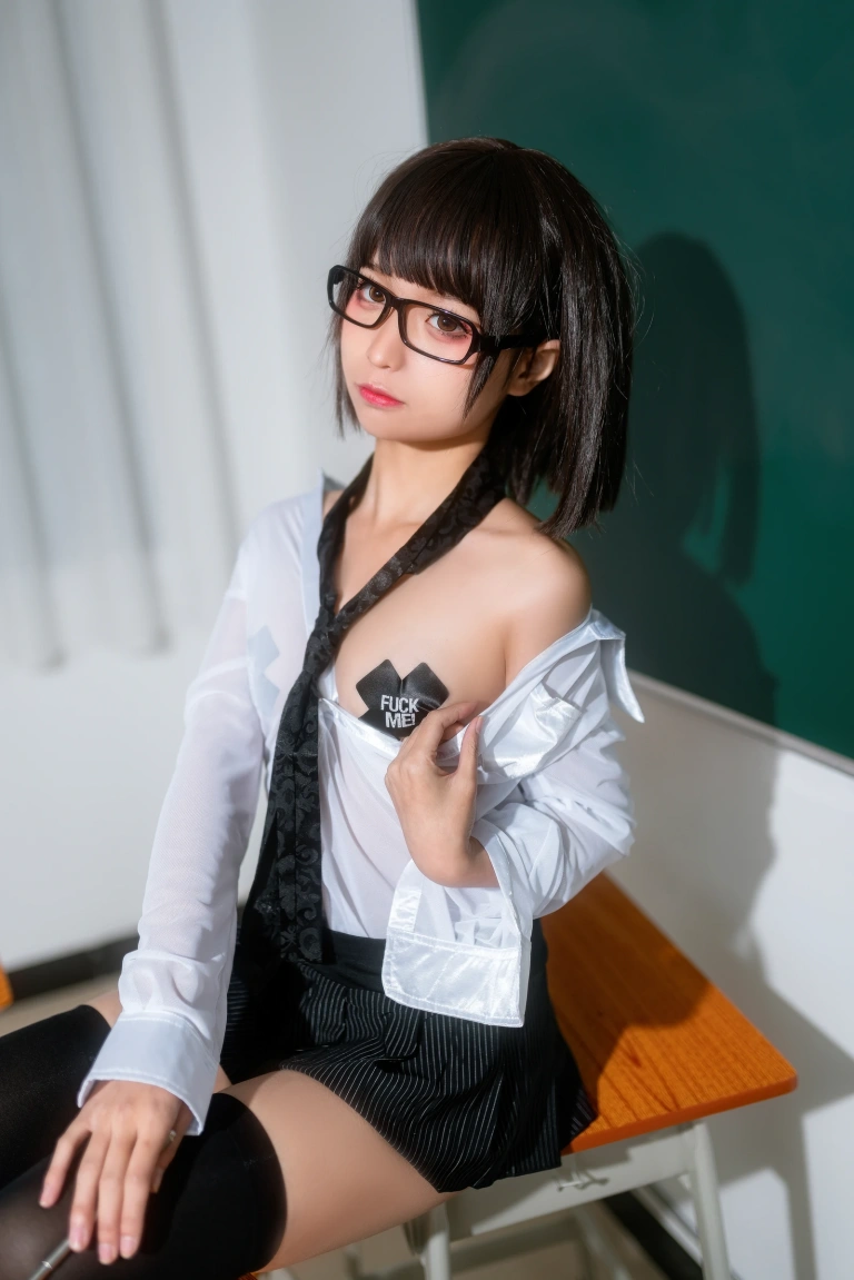 蠢沫沫《教师》主题写真：26张全套美图