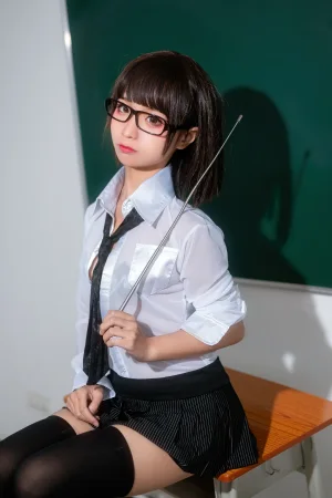 蠢沫沫《教师》主题写真：26张全套美图