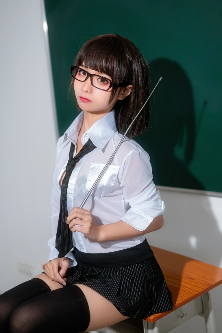蠢沫沫《教师》主题写真：26张全套美图