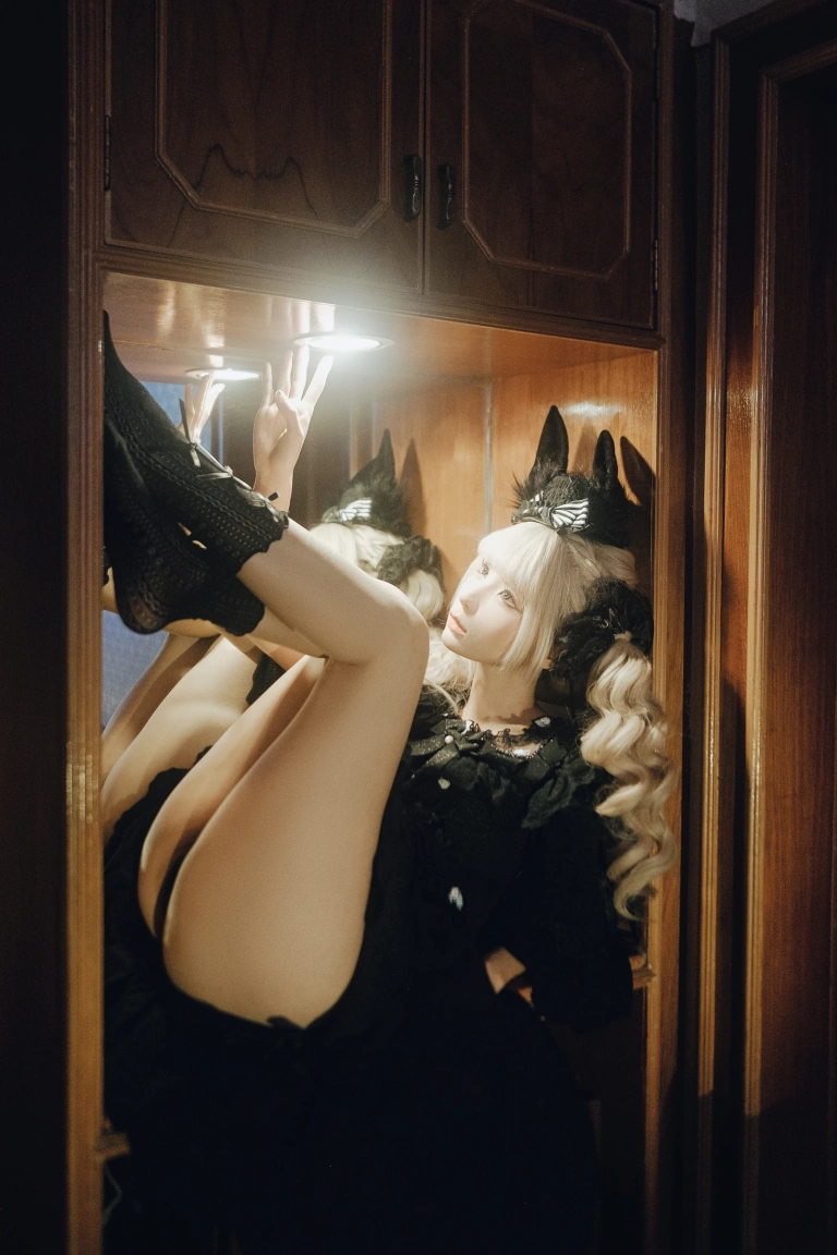 蠢沫沫《三月T3订阅《金丝雀》》主题写真：30张全套美图