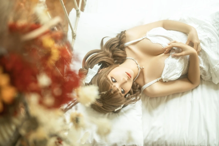 蠢沫沫《三月T3订阅《花床》》主题写真：34张全套美图