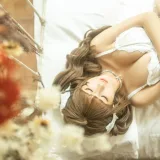 蠢沫沫《三月T3订阅《花床》》主题写真：34张全套美图