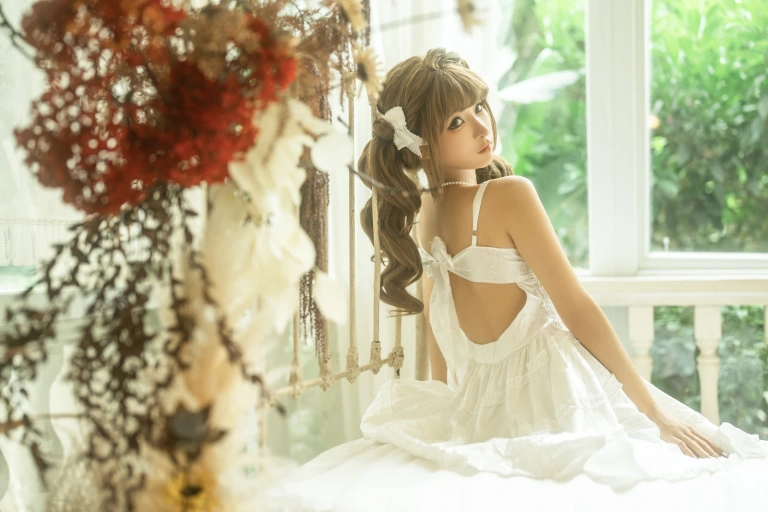 蠢沫沫《三月T3订阅《花床》》主题写真：34张全套美图