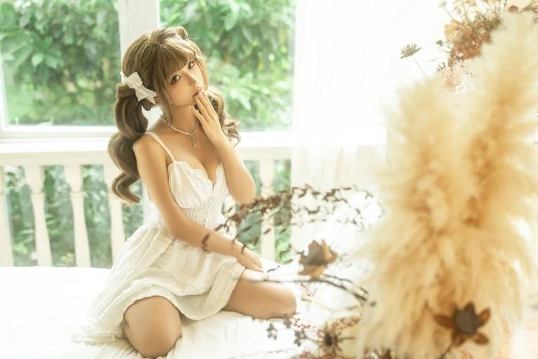蠢沫沫《三月T3订阅《花床》》主题写真：34张全套美图
