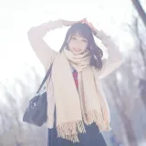 周叽是可爱兔兔《雪景jk》主题写真：15张全套美图