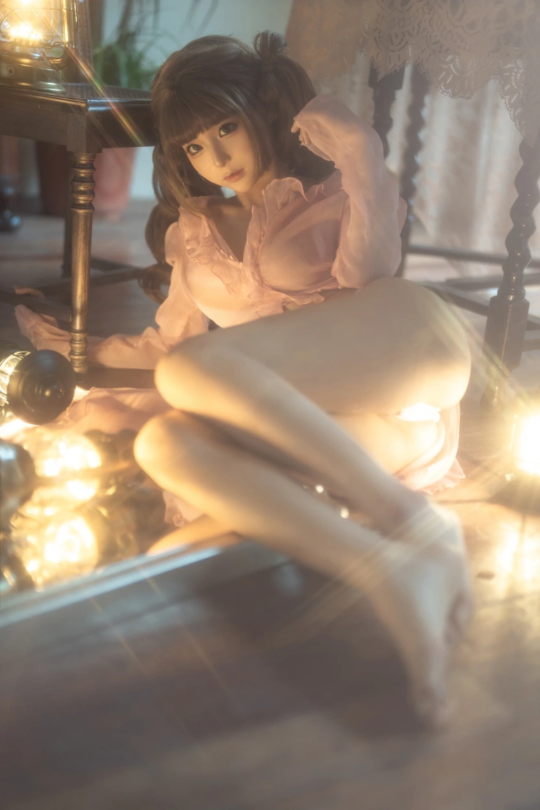 蠢沫沫《四月T3赠品《是谁照亮他》》主题写真：44张全套美图