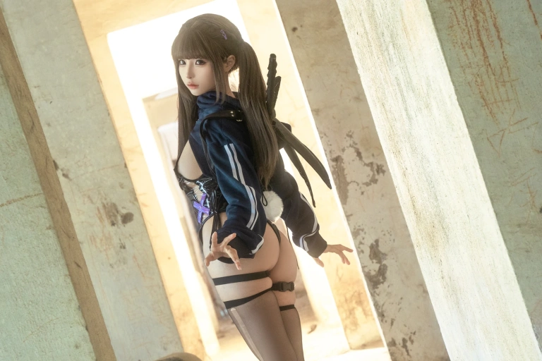 蠢沫沫《四月T3赠品《废墟》》主题写真：11张全套美图