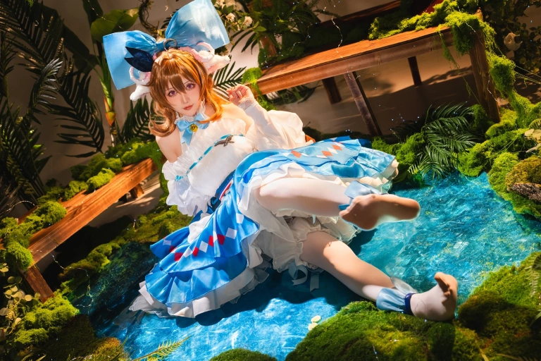 星之迟迟《2025年5月计划A 明日方舟 纯烬艾雅法拉·远行前的野餐》主题写真：34张全套美图