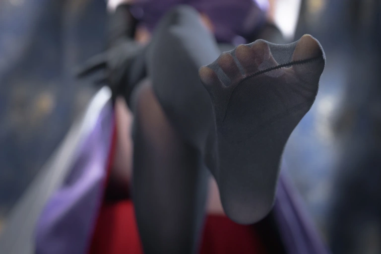 星之迟迟《2025年5月计划B FGO 黑贞德alter嘉年华礼服》主题写真：33张全套美图