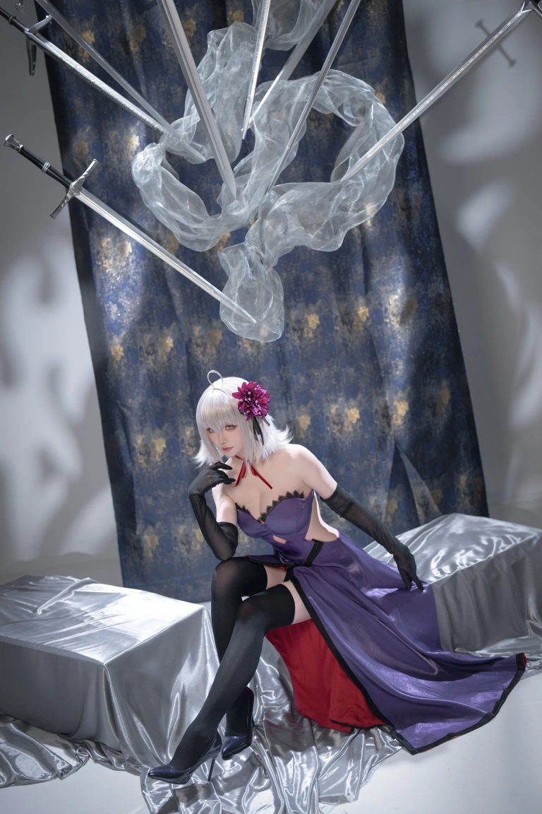 星之迟迟《2025年5月计划B FGO 黑贞德alter嘉年华礼服》主题写真：33张全套美图
