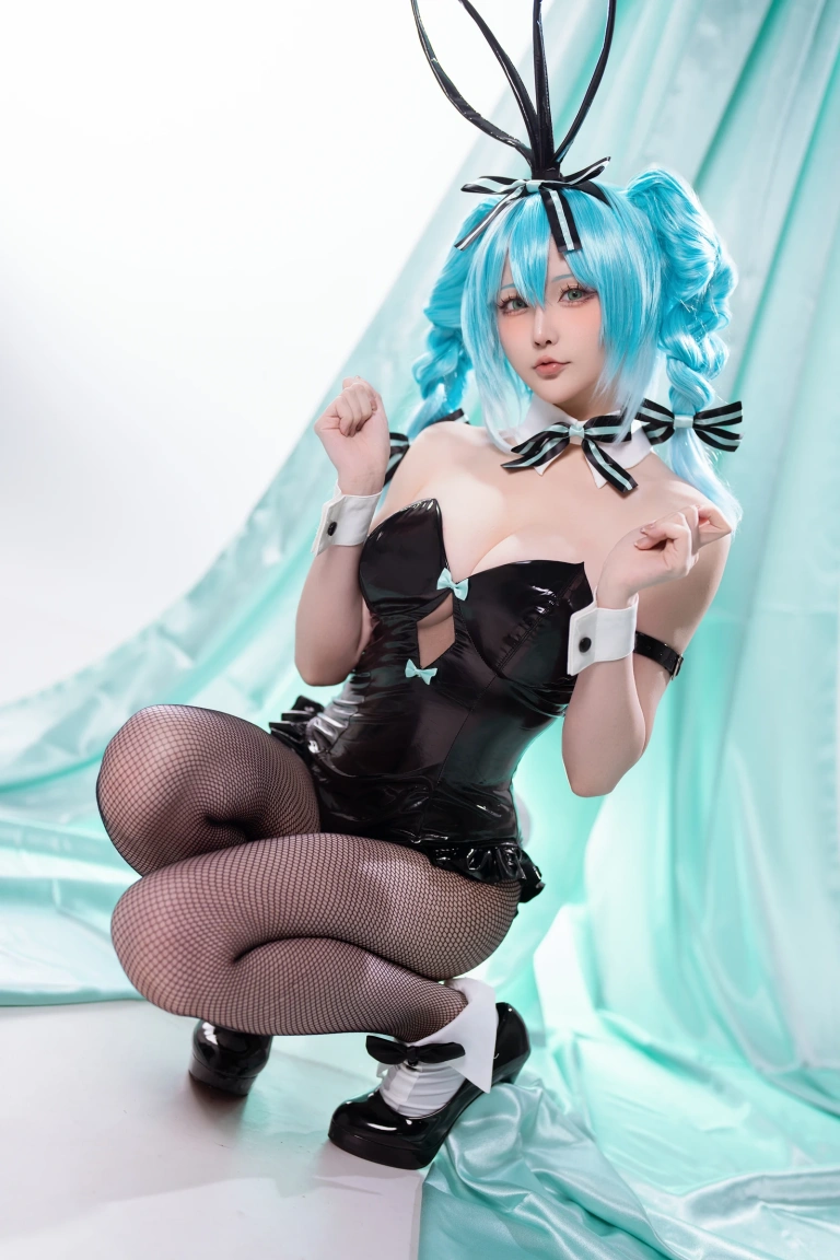 星之迟迟《2025年5月计划C 初音未来兔女郎》主题写真：44张全套美图，含1个视频