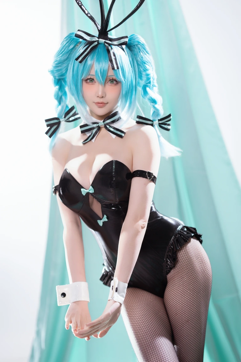 星之迟迟《2025年5月计划C 初音未来兔女郎》主题写真：44张全套美图，含1个视频