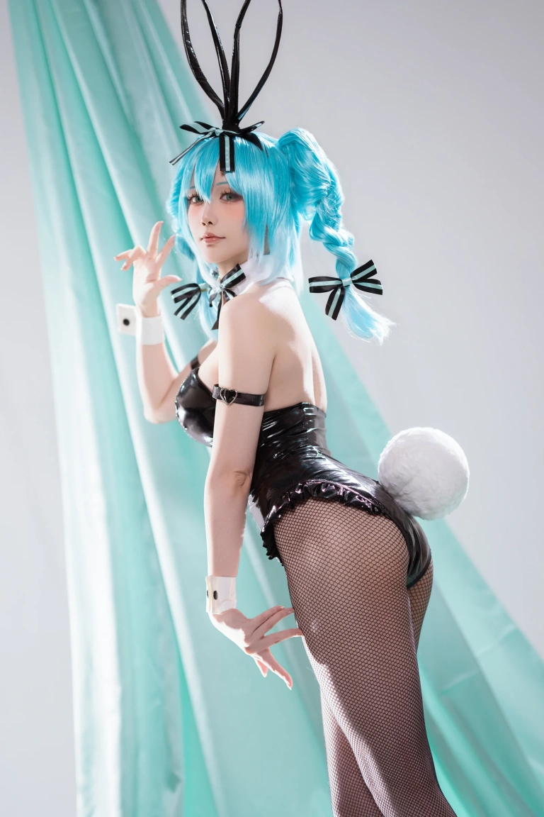 星之迟迟《2025年5月计划C 初音未来兔女郎》主题写真：44张全套美图，含1个视频
