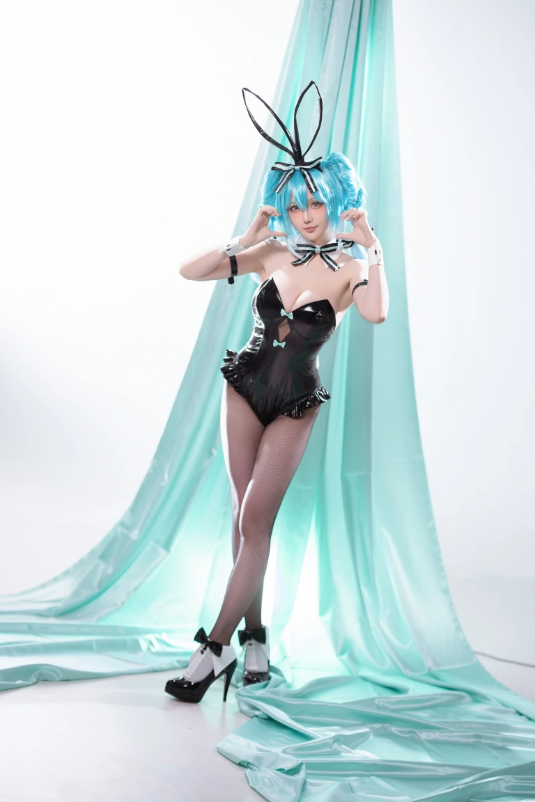 星之迟迟《2025年5月计划C 初音未来兔女郎》主题写真：44张全套美图，含1个视频