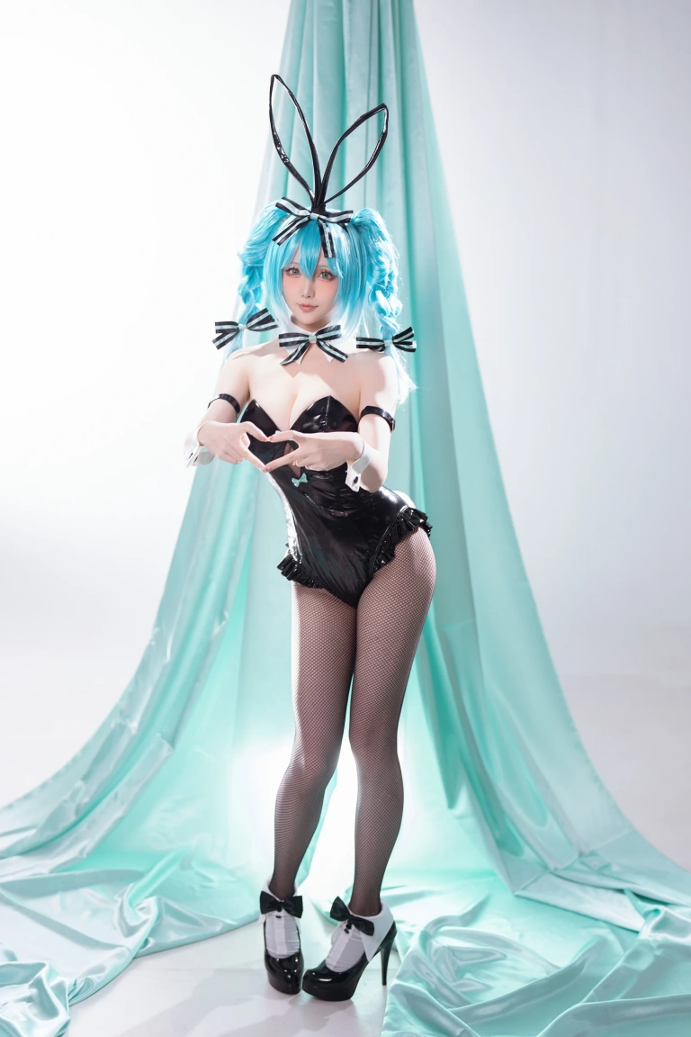 星之迟迟《2025年5月计划C 初音未来兔女郎》主题写真：44张全套美图，含1个视频