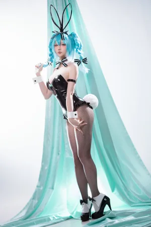 星之迟迟《2025年5月计划C 初音未来兔女郎》主题写真：44张全套美图，含1个视频