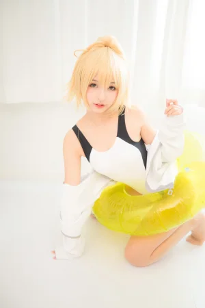 神楽坂真冬《第二季 序号10：白贞德《Swimingthedrea》》主题写真：150张全套美图