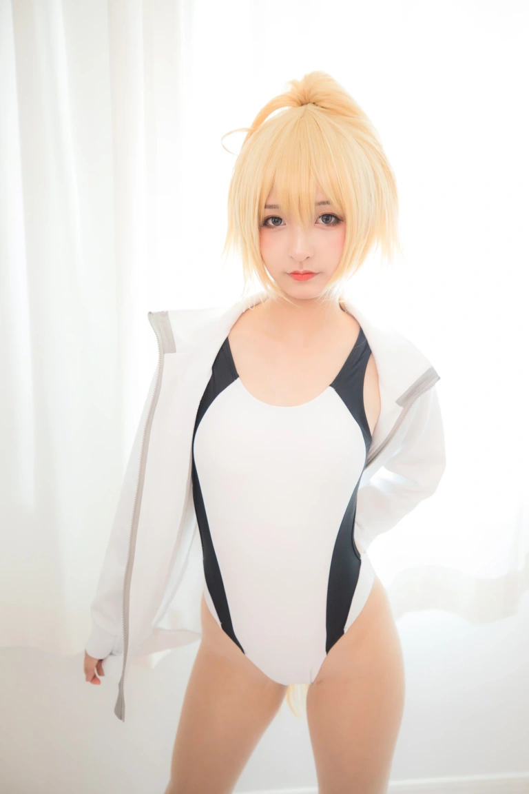 神楽坂真冬《第二季 序号10：白贞德《Swimingthedrea》》主题写真：150张全套美图