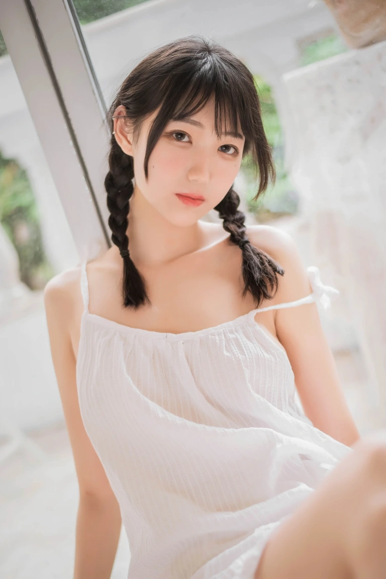 周叽是可爱兔兔《盛夏》主题写真：19张全套美图