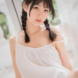 周叽是可爱兔兔《盛夏》主题写真：19张全套美图