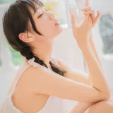 周叽是可爱兔兔《盛夏》主题写真：19张全套美图