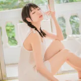 周叽是可爱兔兔《盛夏》主题写真：19张全套美图
