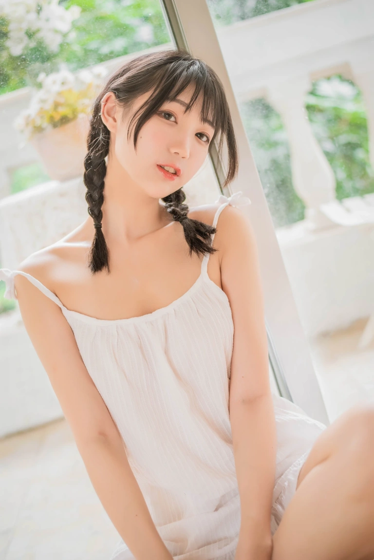 周叽是可爱兔兔《盛夏》主题写真：19张全套美图