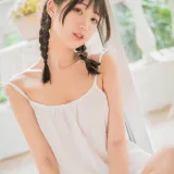 周叽是可爱兔兔《盛夏》主题写真：19张全套美图