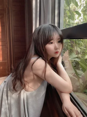 依酱《光》主题写真：34张全套美图