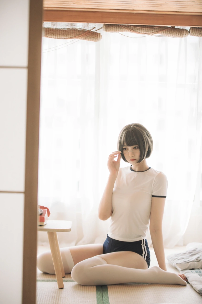 念雪《体操服》主题写真：40张全套美图