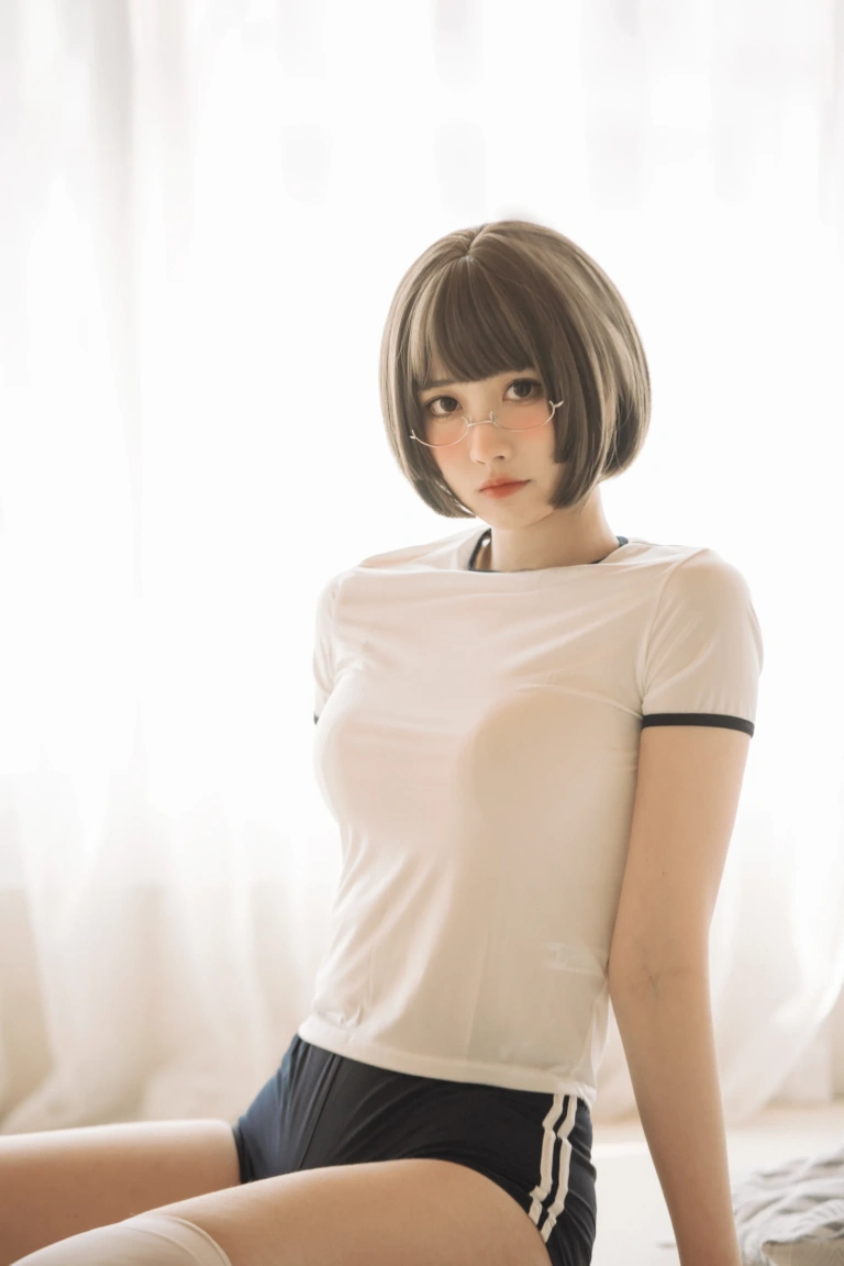 念雪《体操服》主题写真：40张全套美图