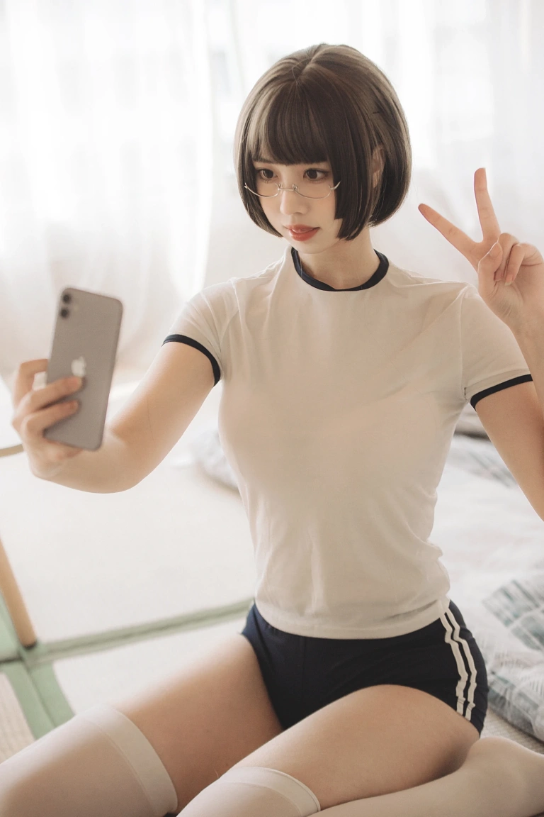 念雪《体操服》主题写真：40张全套美图